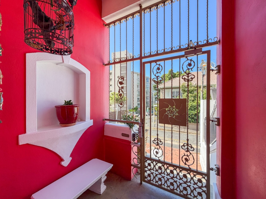 6 Bedroom Property for Sale in Green Point Western Cape